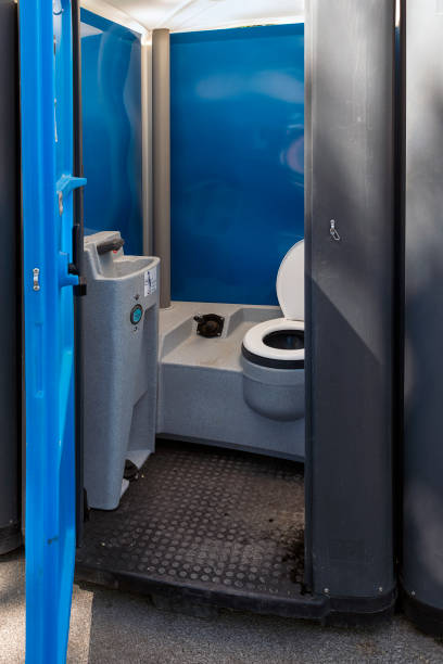 Best Portable restroom trailer rental  in Mills, WY